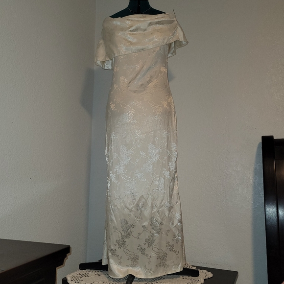 SHEIN Yvory Floral Women's Dress Maxi Dress Off The Shoulder Size 4 - Picture 1 of 11